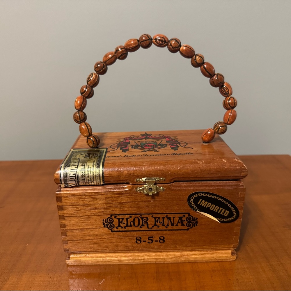 Wooden Flor Fina Cigar Box with Beaded Handle